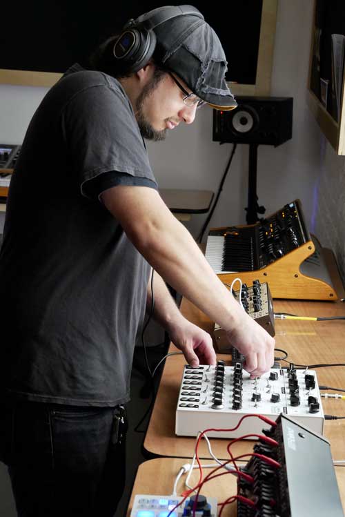Synth House curator Marty Pelayo gets his hands on the Soma Laboratories Lyra-8.
