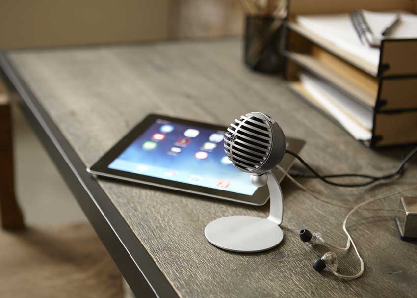 Shure MOTIV MV5 microphone and iPad