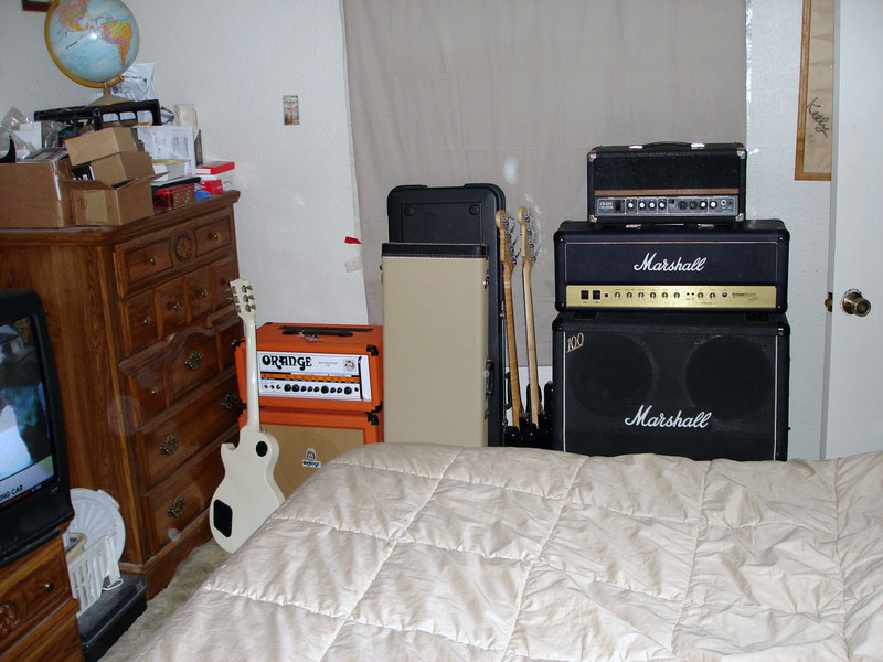 bedroom amp guitar