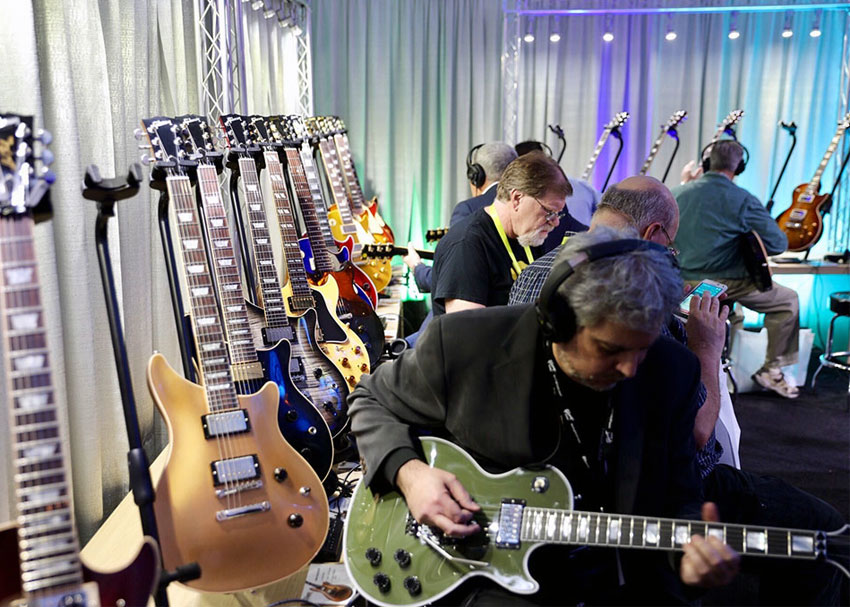 A CES attendee plays a Les Paul in the Gibson Brands booth
