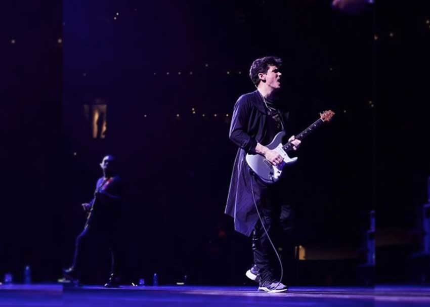 John Mayer playing what appears to be a PRS Stratocaster-style guitar in Boston.