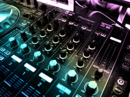 Understanding how a DJ mixer works