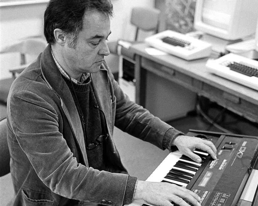 John Chowning and the Yamaha DX7 Synthesizer at (CCRMA). Credit: Chuck Painter / Stanford News Service