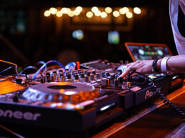 DJ Controllers vs Standalone DJ Systems