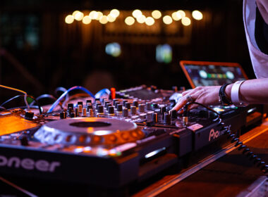 DJ Controllers vs Standalone DJ Systems