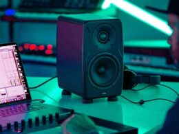 IK Multimedia iLoud Precision Monitors