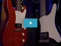 Red and blue electric guitars frame a turquoise play button in the center, against a dark background.