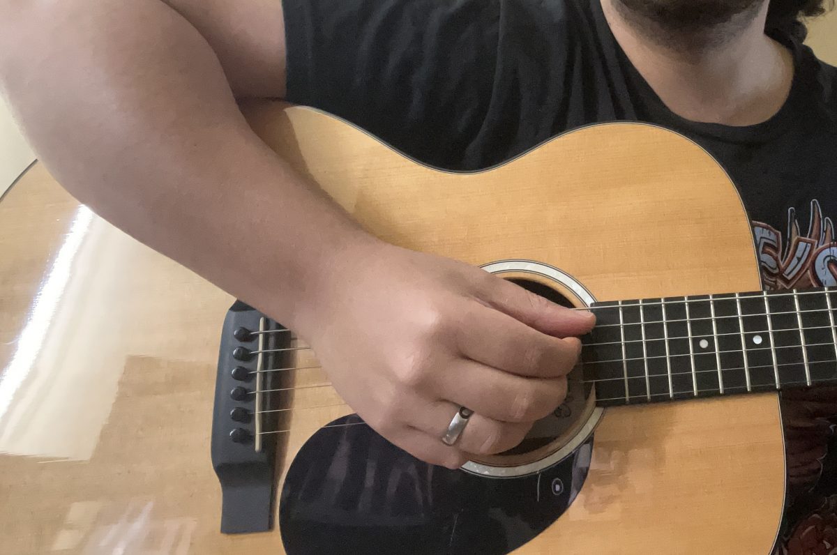 Fingerpicking hand position