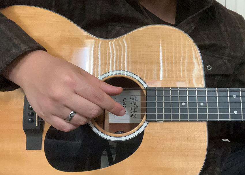 A Beginner’s Guide To Fingerpicking