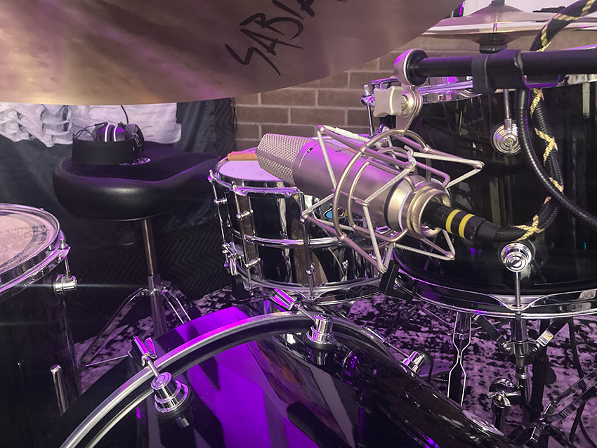 The Würst method closeup. Set over the kick drum, with the mic in "omni" mode to capture the full kit.